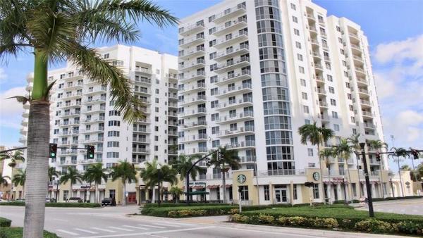 radius hollywood condos