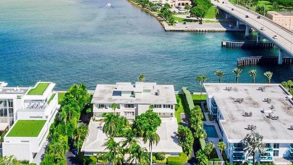 Waters Edge House Condo – 286 Bal Bay Dr, Bal Harbour
